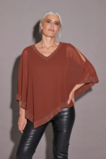 Casaca Tipo Capa Escote V con Strass